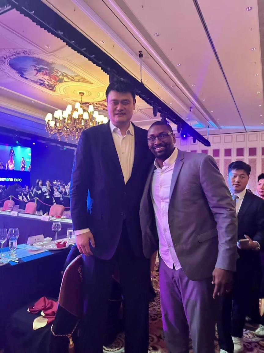 阿泰斯特曬與姚明合照：這是我最喜歡的隊友 姚！！
